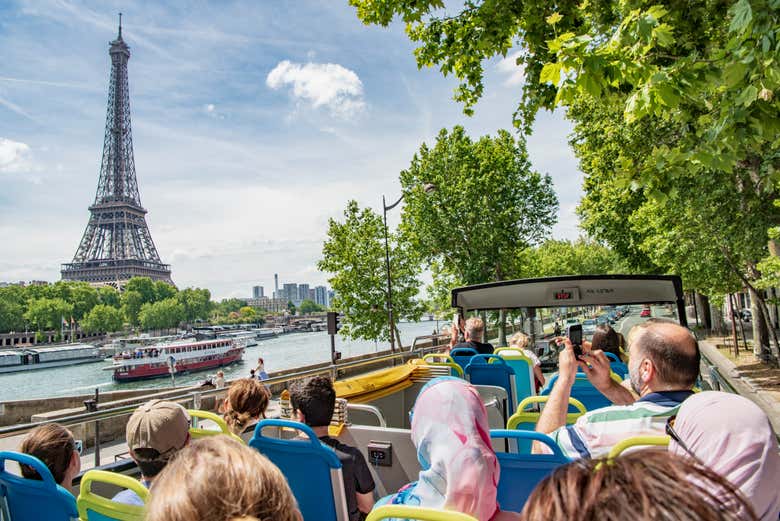 Contemplez la Tour Eiffel depuis le bus