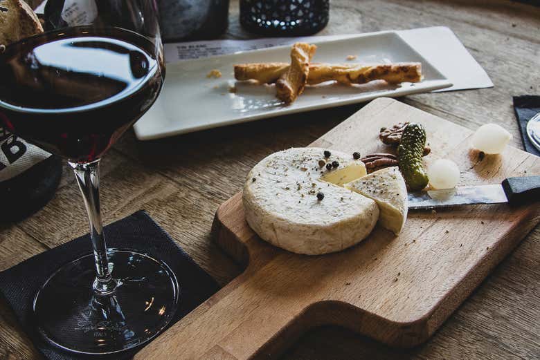 Dégustation de vins et de fromages