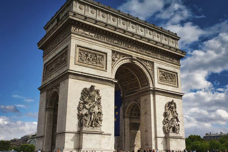 Drive past the Arc de Triomphe