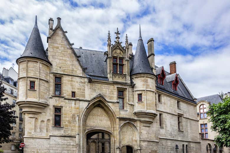 Dettaglio della facciata dell'Hôtel de Sens