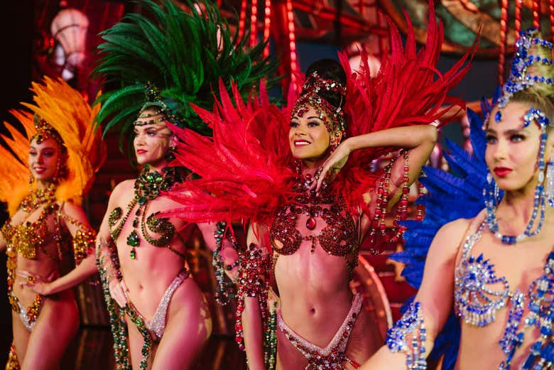 En el Moulin Rouge intervienen multitud de artistas