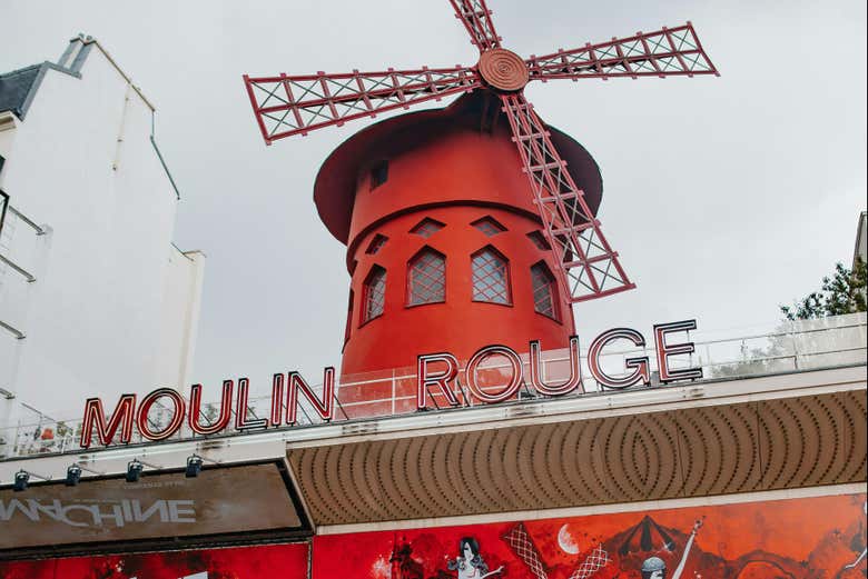 El famoso molino rojo de Montmartre