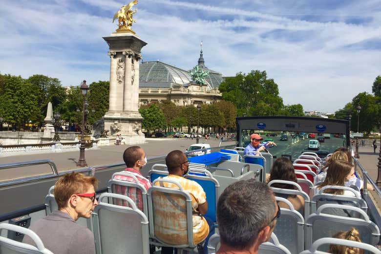 Profitez de la visite à bord du bus durable