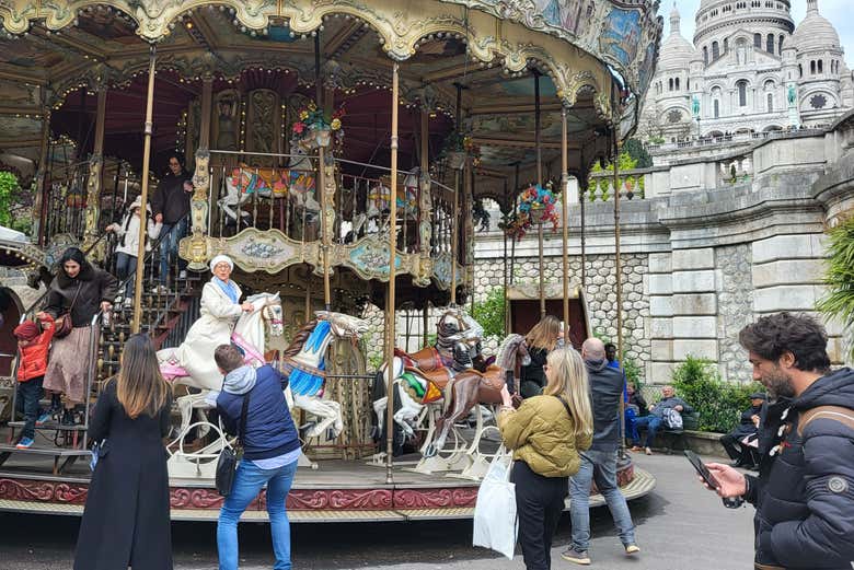 Disfrutando del carrusel de Saint-Pierre