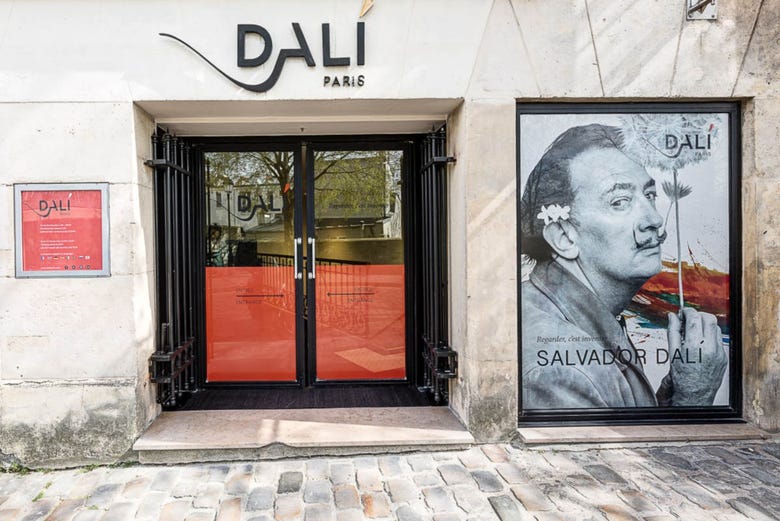 Entrance to the Dalí Museum in Paris