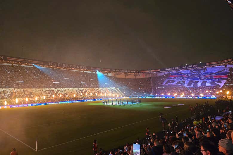 Asombraos con el espectáculo de luces y pirotecnia