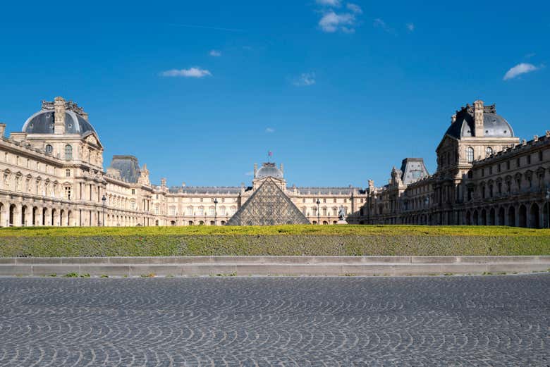 Explanada del Museo del Louvre
