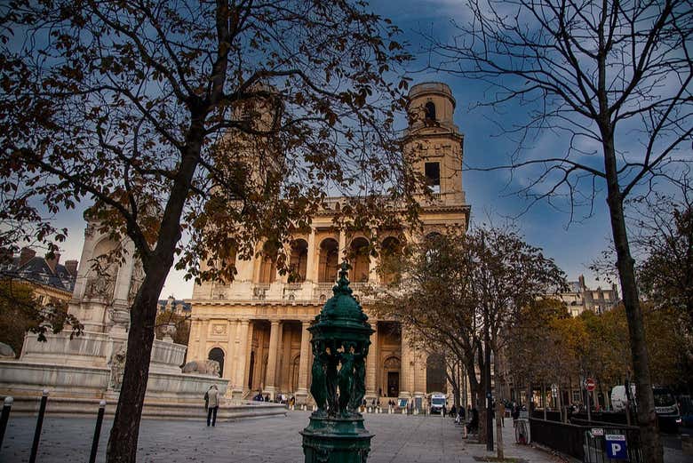 A Igreja de Saint Sulpice aparece em O Código Da Vinci