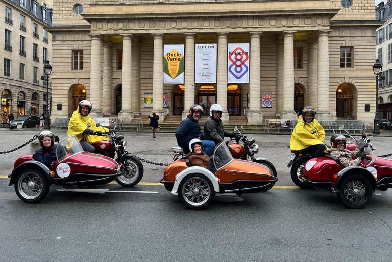Découvrez Paris à bord d'un véhicule rétro