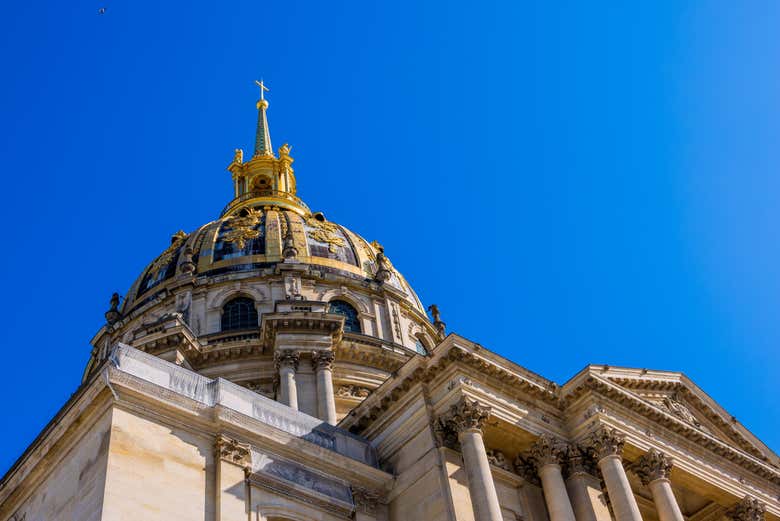 Admire the elegant Hôtel des Invalides