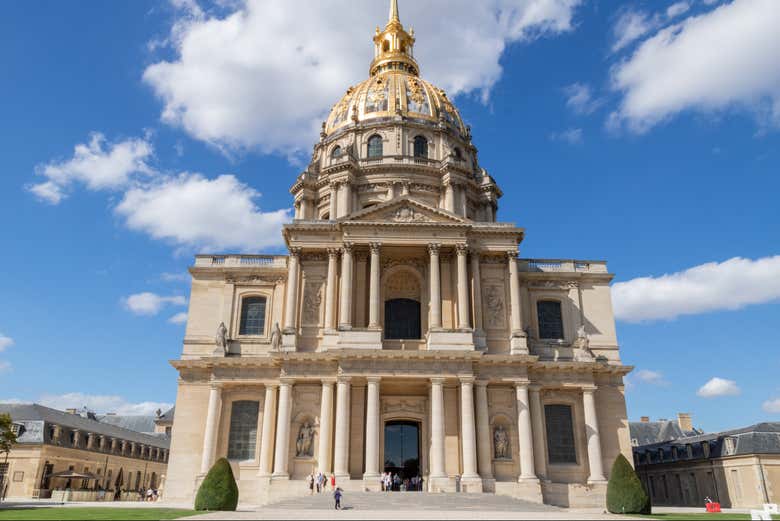 Contemplaremos a fachada do Hôtel des Invalides