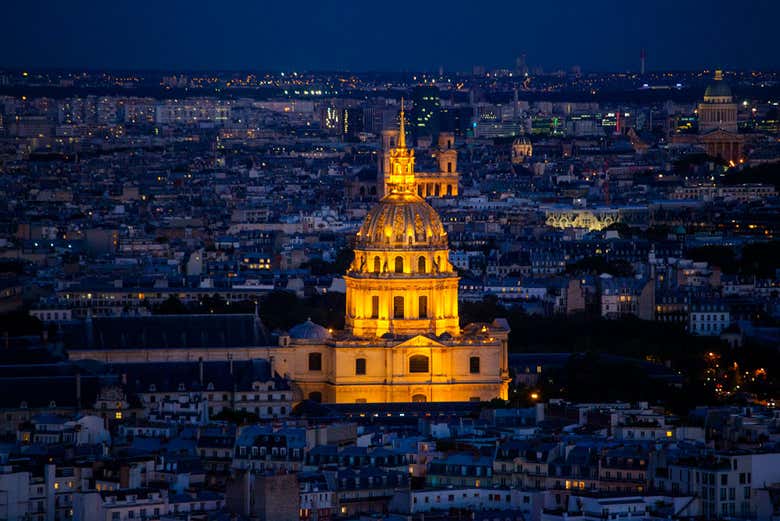See Les Invalides at night