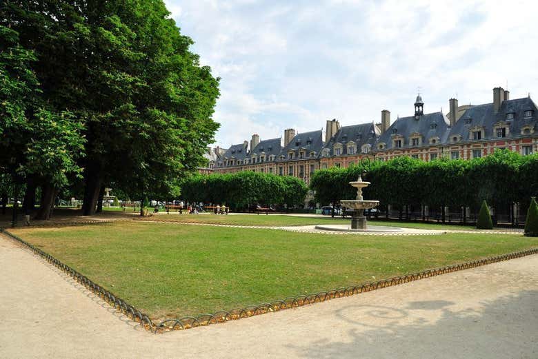 La place des Vosges dans le Marais