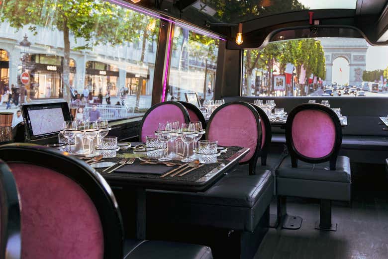 Todo listo para el recorrido en el bus gastronómico de París