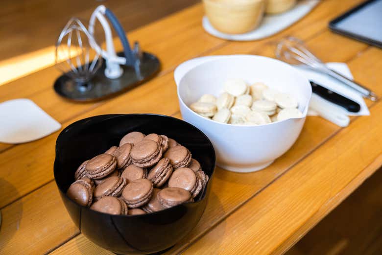 Chocolate macarons