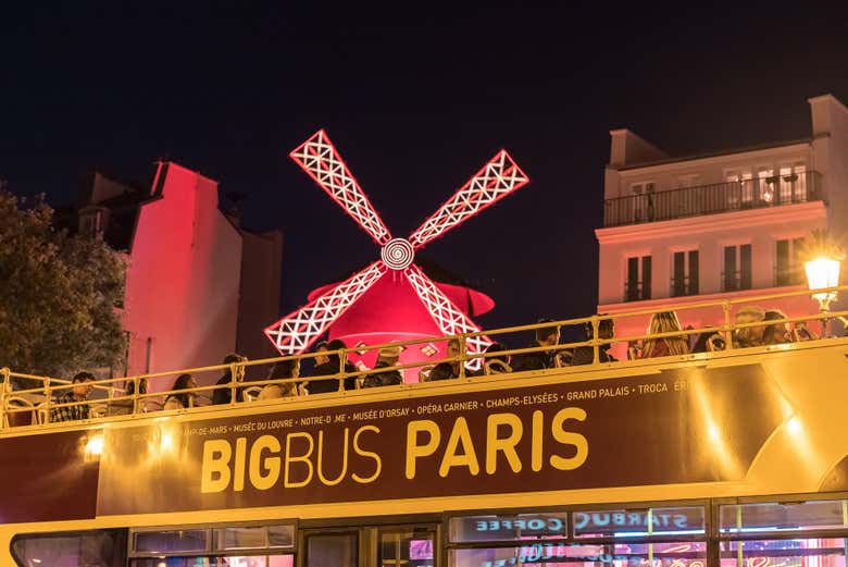 Pasaremos ante el famoso Moulin Rouge