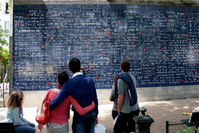 Admirando el muro de los "Te amo"