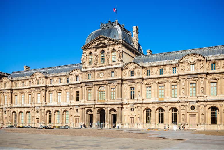Facciata del Museo del Louvre