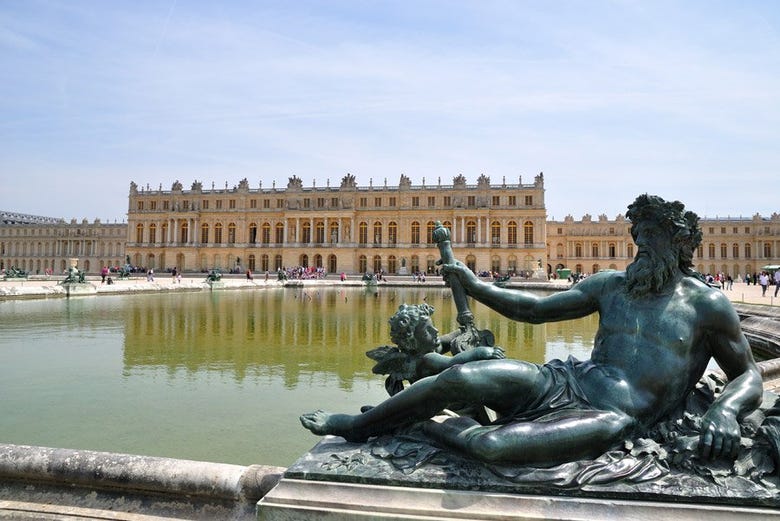Palácio de Versalhes visto dos jardins