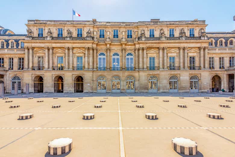 Nos detendremos en el Palais Royal de París