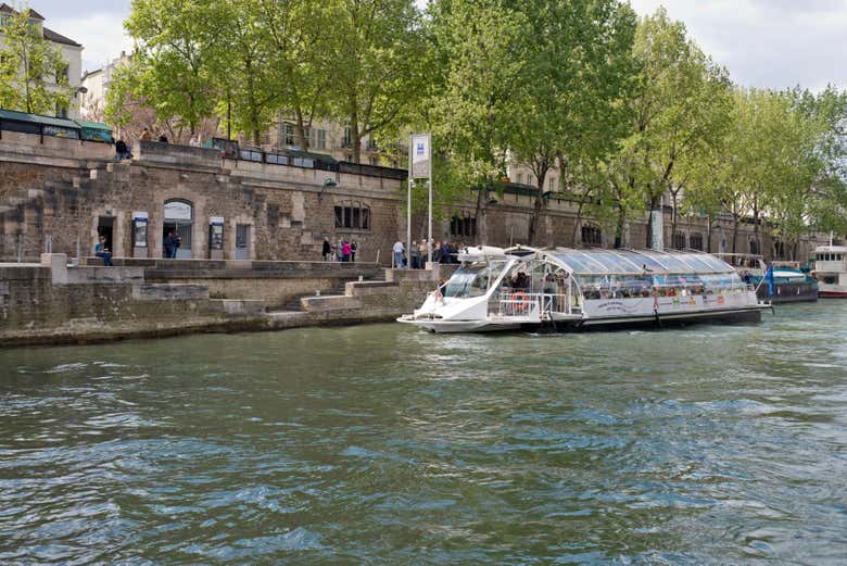 Notre-Dame Batobus stop