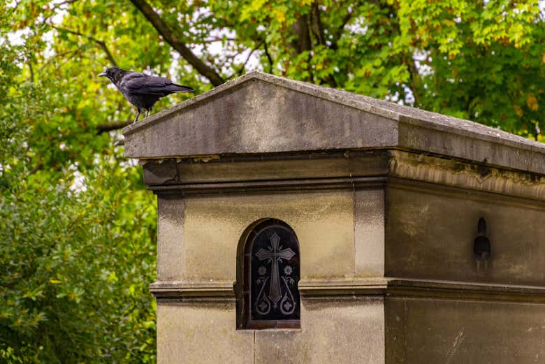 Dettaglio di una tomba nel cimitero Père-Lachaise