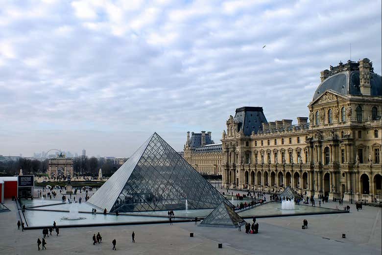 La Piramide del Louvre