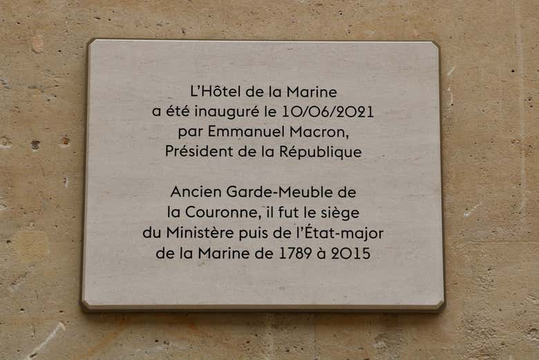 Placa do Hôtel de la Marine