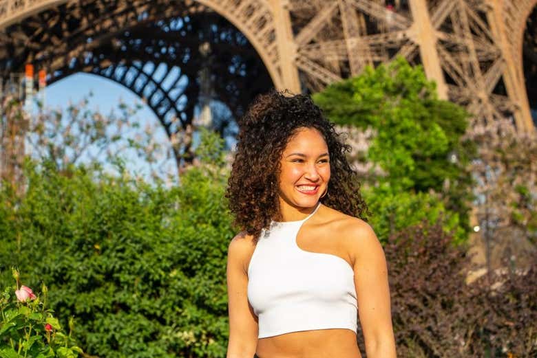 Posez devant la Tour Eiffel