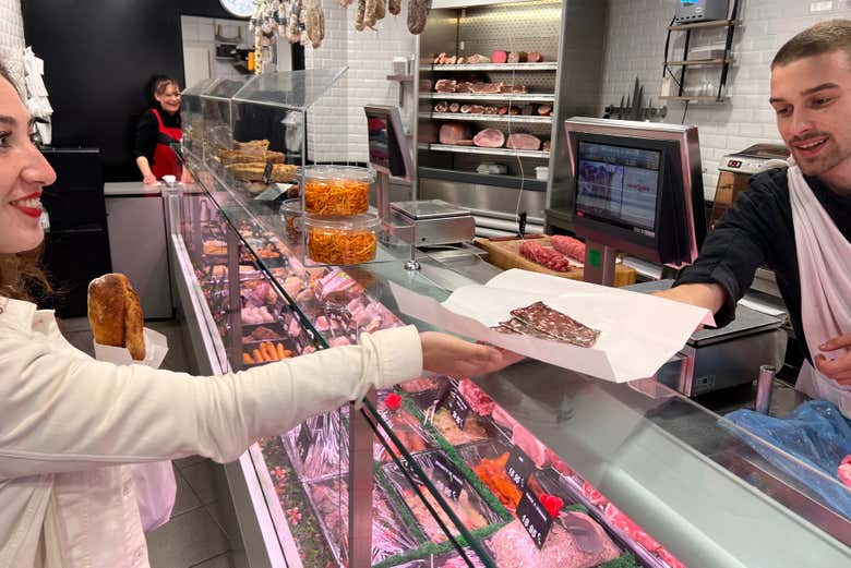 Probando embutidos de Belleville