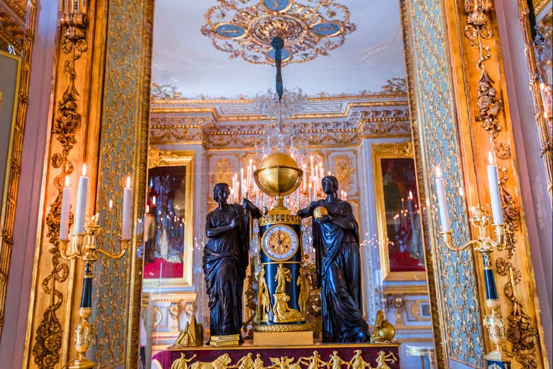 Um dos relógios do palácio