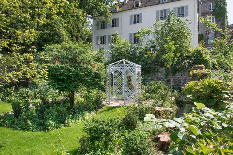 Passeie pelos impressionantes jardins