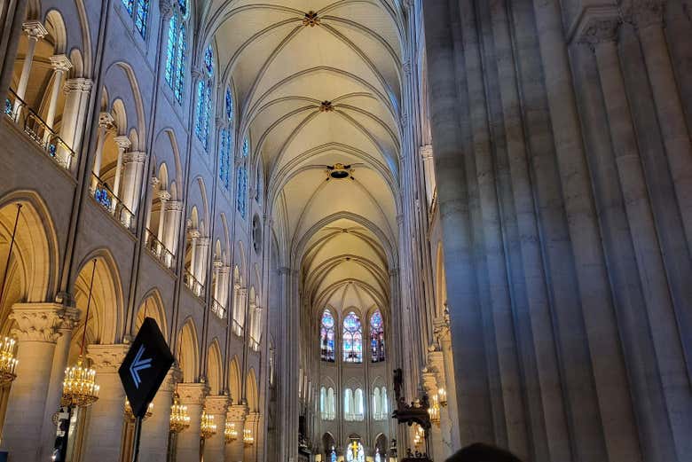 Recorreremos las diferentes naves de Notre Dame