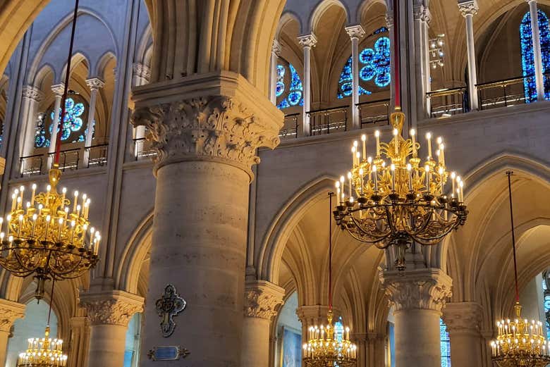 Apreciaremos la decoración interior del templo