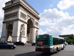 Bus in Paris, Arc de Triomphe