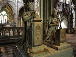 Basilique de Saint-Denis, Tombe de Louis XVI et Marie-Antoinette