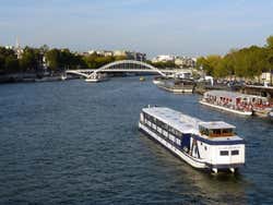 Bateau-mouche sur la Seine
