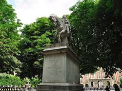Statue de Louis XIII sur la Place des Vosges
