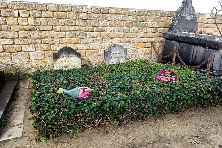 Where Vincent Van Gogh is buried