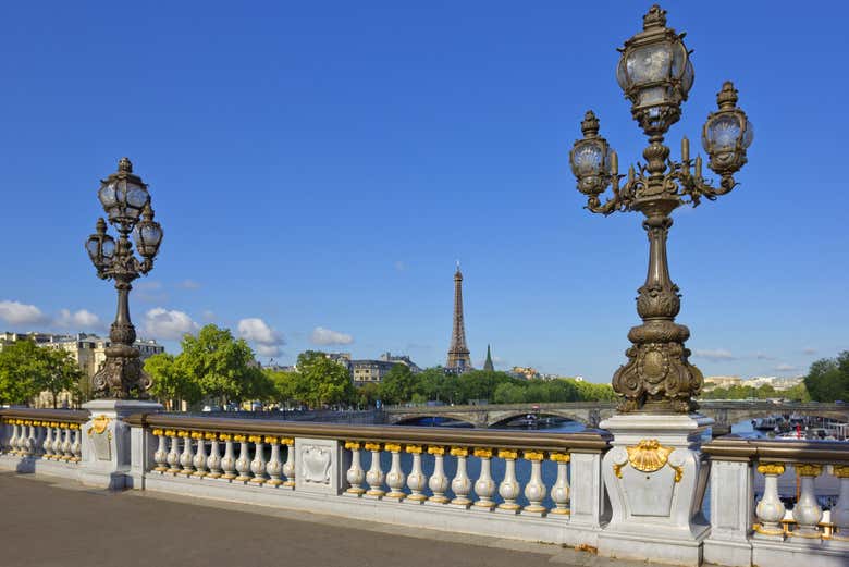 Veremos la Torre Eiffel desde el Puente de Alejandro III