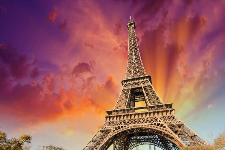 La Torre Eiffel al tramonto