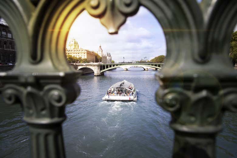 Tour along the Seine River by Batobus