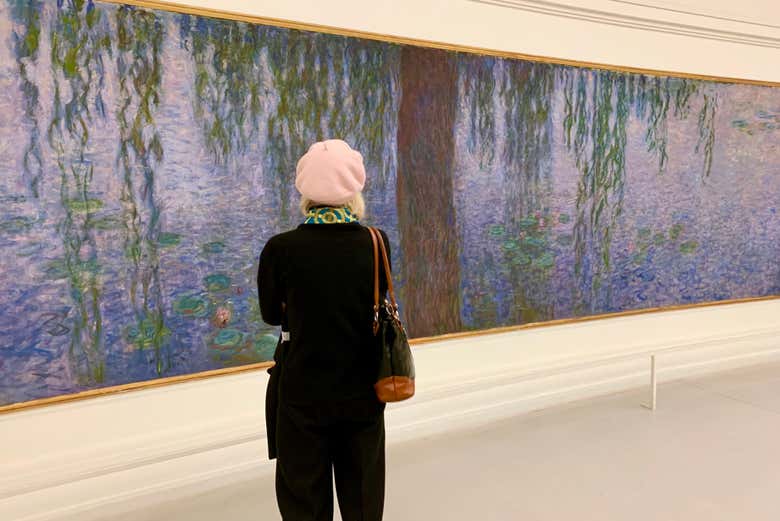 Observando los detalles de la obra