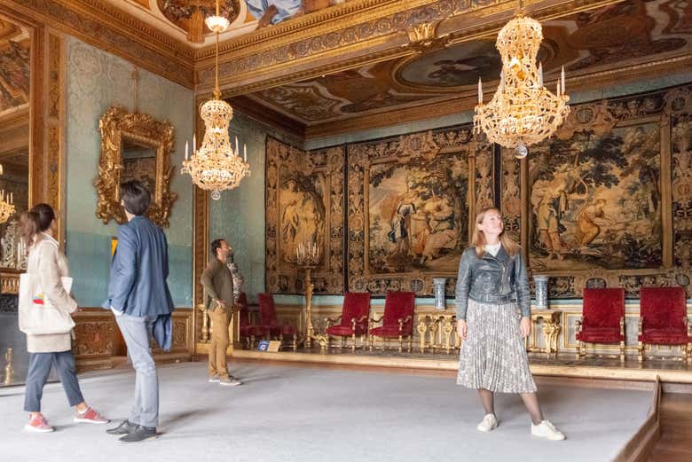 Visitando una de las estancias del Palacio de Fontainebleau