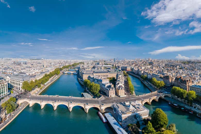 Explore the Île de la Cité