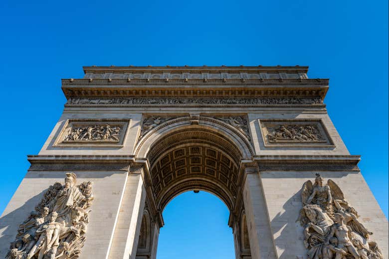 Arco del Triunfo visto desde abajo