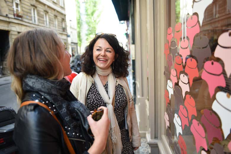 Em frente a um dos restaurantes que visitaremos