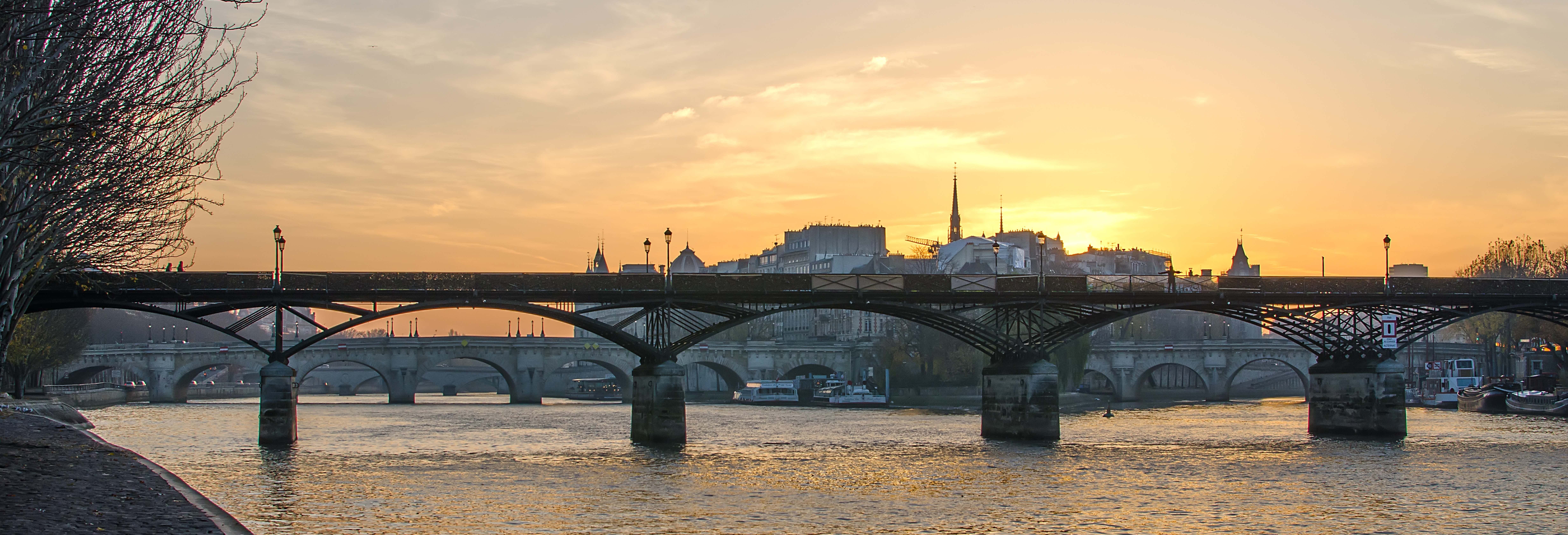 Boat tours in Paris