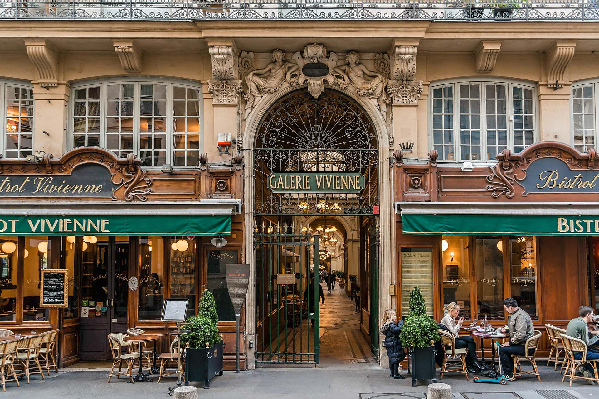 Tour pelas galerias secretas de Paris