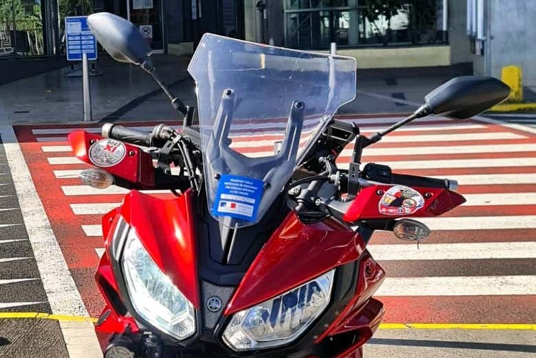 Frente de la moto en una de las calles de Guadalupe